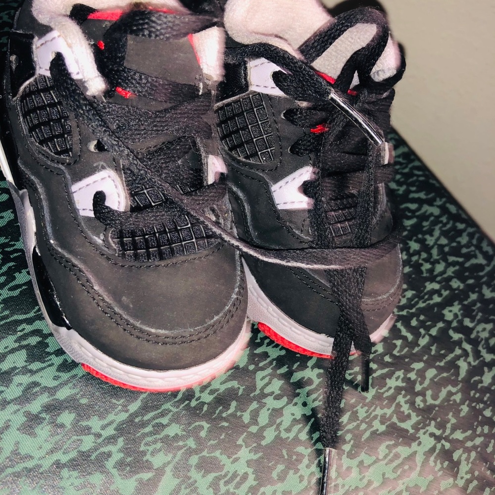 🔥🔥Black, red, grey Jordan’s 🔥🔥